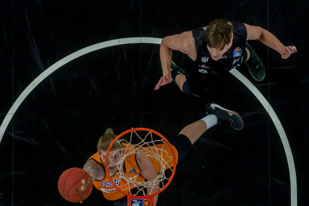 的表现受到 的表现受到